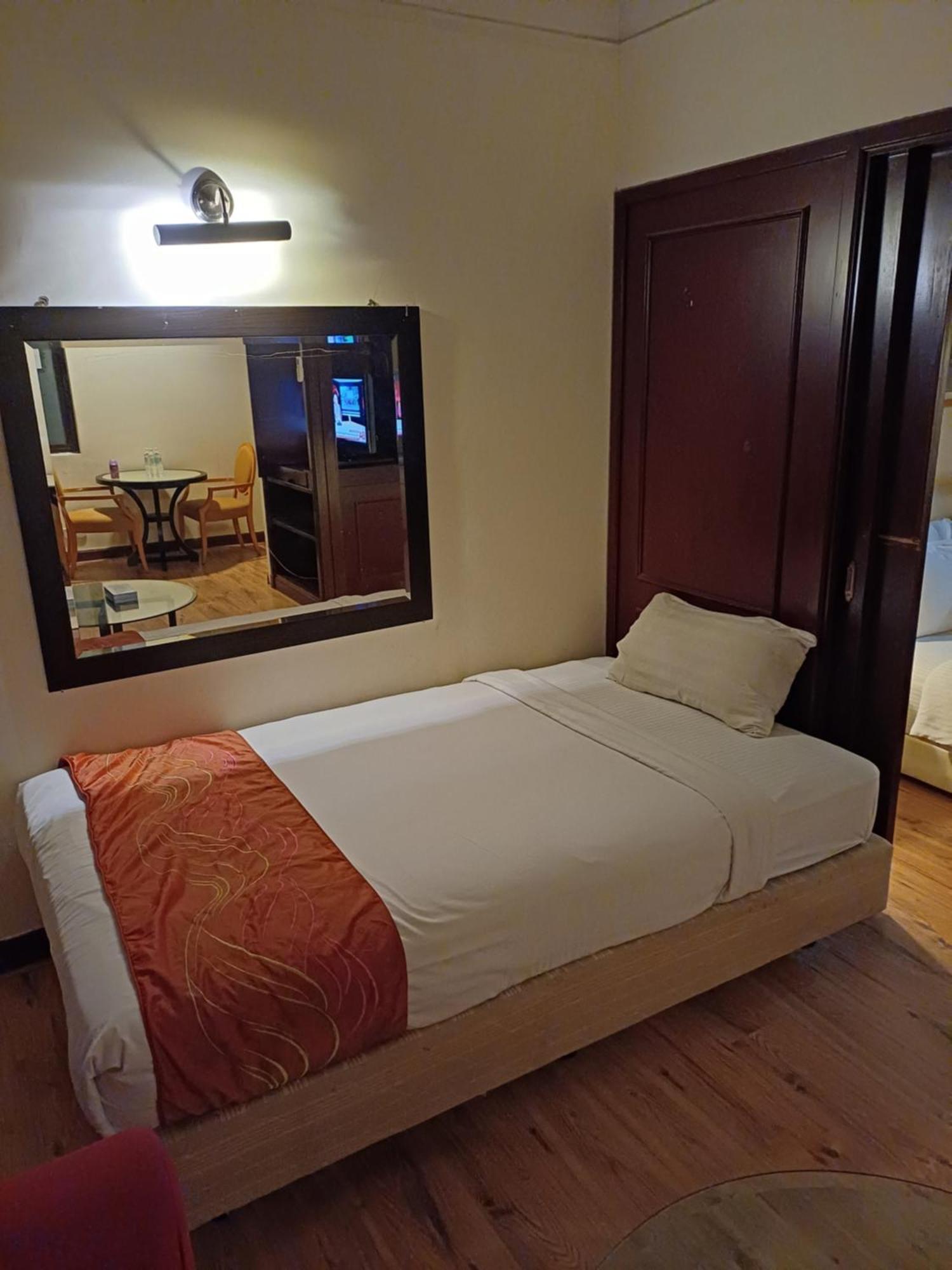 Berjaya Times Square Grand Service Suite Kuala Lumpur Bagian luar foto