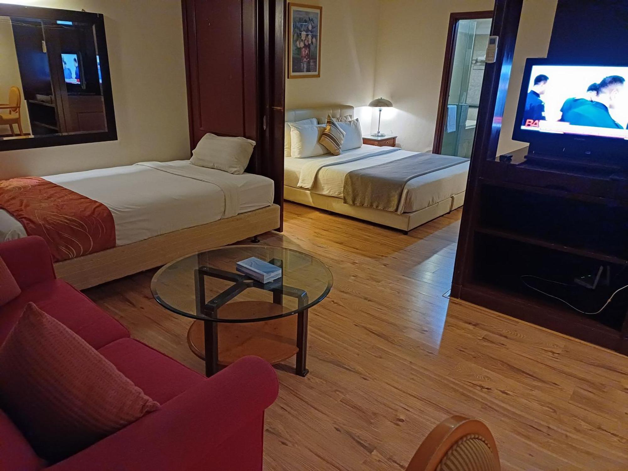 Berjaya Times Square Grand Service Suite Kuala Lumpur Bagian luar foto